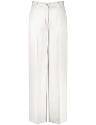 Fließende Hose mit Bügelfalte