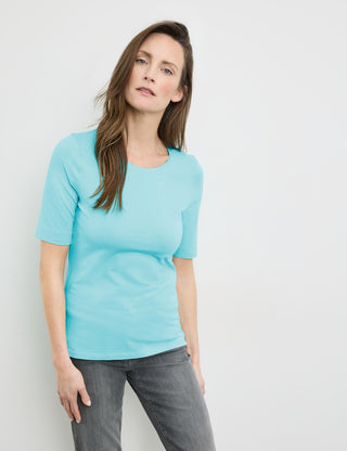 Nachhaltiges T-Shirt mit satiniertem Ausschnitt