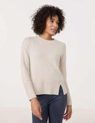 Kuscheliger Strickpullover mit Saumschlitz