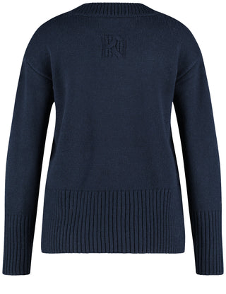 Kuscheliger Strickpullover mit Saumschlitz