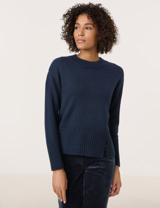 Kuscheliger Strickpullover mit Saumschlitz