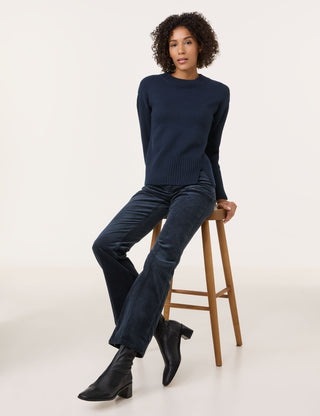 Kuscheliger Strickpullover mit Saumschlitz