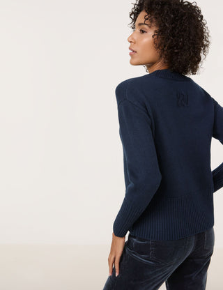 Kuscheliger Strickpullover mit Saumschlitz