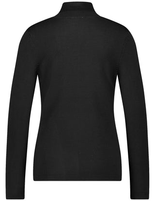 Softer Rollkragenpullover mit Armschlitzen