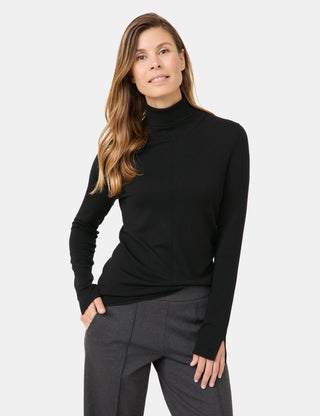 Softer Rollkragenpullover mit Armschlitzen
