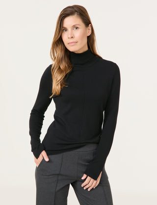 Softer Rollkragenpullover mit Armschlitzen