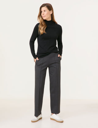 Softer Rollkragenpullover mit Armschlitzen