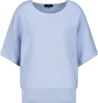 Pullover, blue sky