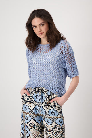 Pullover, blue sky