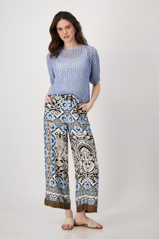 Pullover, blue sky