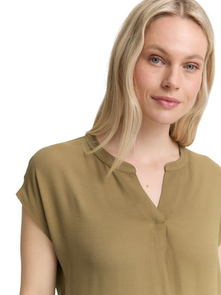 Blusenshirt im Material-Mix