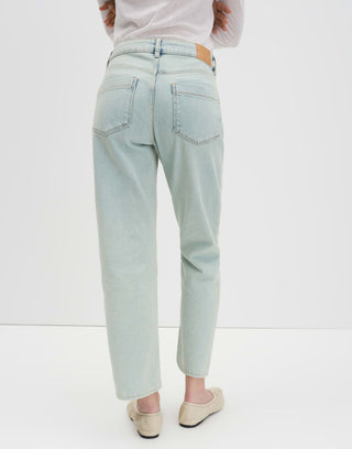 Carie straight, light tinged blue