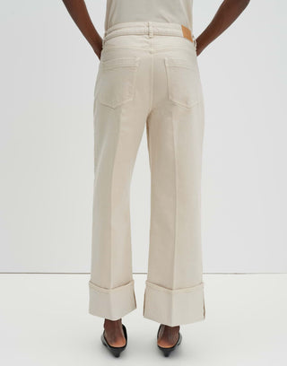 Corah turn up sleek, natural glaze