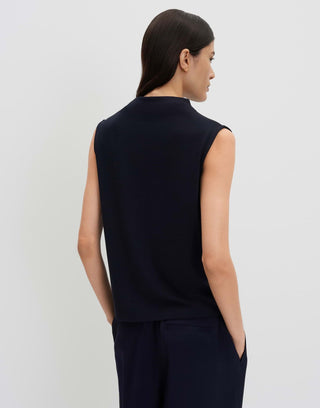 Kondie, true navy