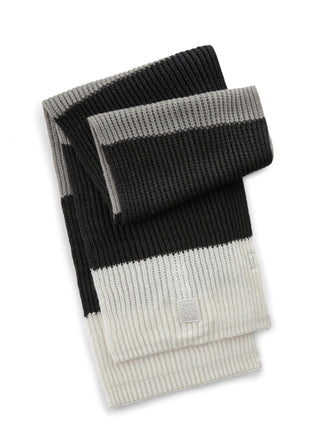 Strickschal aus weicher Wollmischung mit modischen Blockstreifen