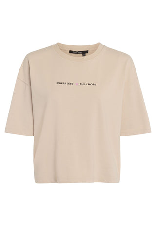 T-Shirt mit "Stress Less Chill More" Print