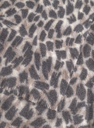 kaschmirweicher Schal mit Allover-Leoprint