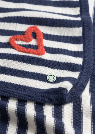 gestricktes Tuch aus weicher Baumwollmischung mit Streifen und Herzstickereien