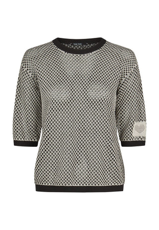 Pullover in Netzstruktur