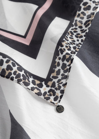 Premium Tuch aus reiner Seide mit Elefantenmotiv