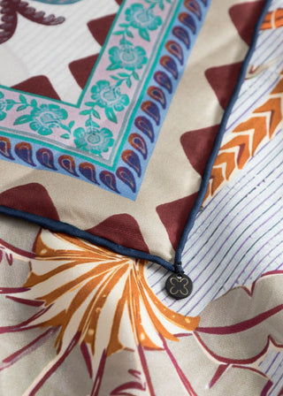 Premium Tuch aus reiner Seide mit Palmenmotiven