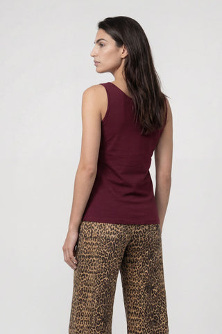 Top, dark bordeaux