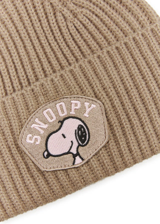 Gestrickte Mütze mit Snoopy-Patch
