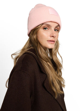 Beanie Mütze mit Badge
