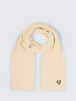 Strickschal mit Badge