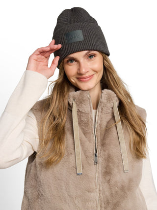 Beanie Mütze mit Badge