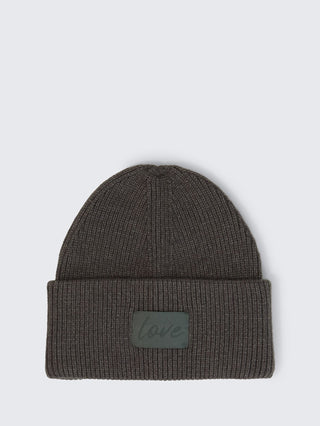 Beanie Mütze mit Badge