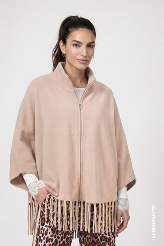 Strickcape mit Fransen
