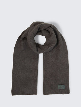 Strickschal mit Badge